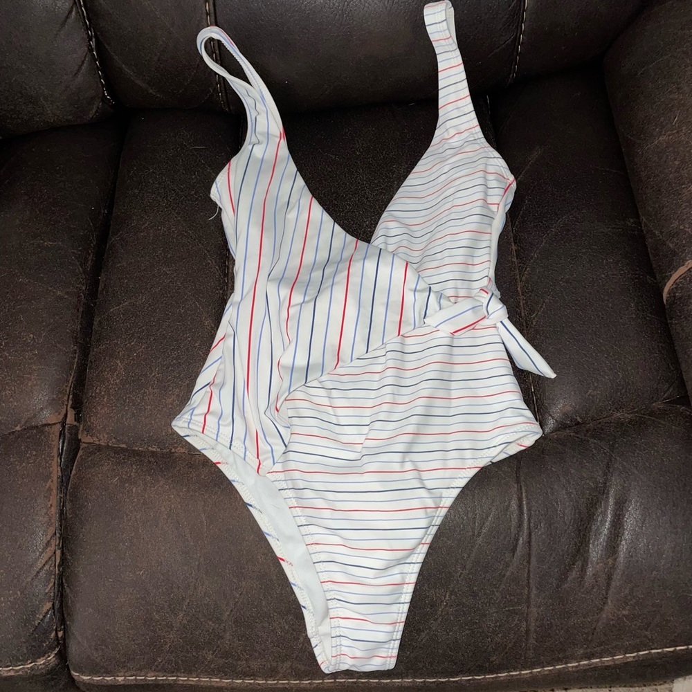 🌵Deep-V One Piece Swimsuit